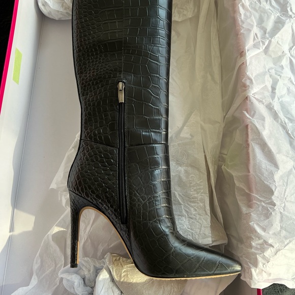25% Off - Tall Vince Camuto Black Boots Like New, sz 8.5 - Picture 8 of 12